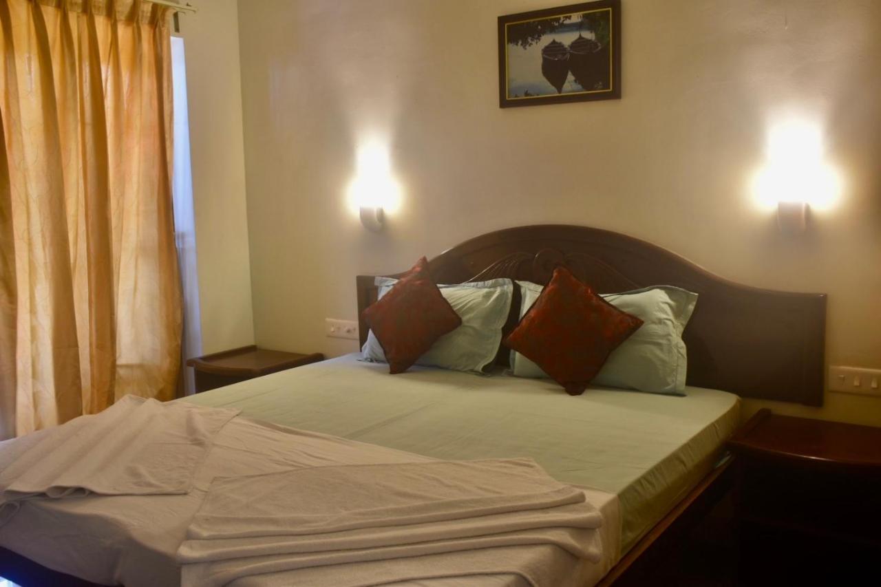 كوفالام Palm Tree Hotel المظهر الخارجي الصورة
